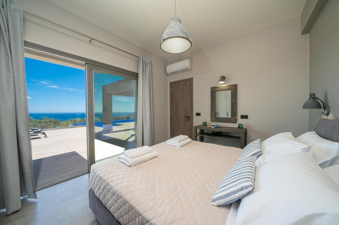 Villa Shades Of Blue ตราเปซากิ ภายนอก รูปภาพ