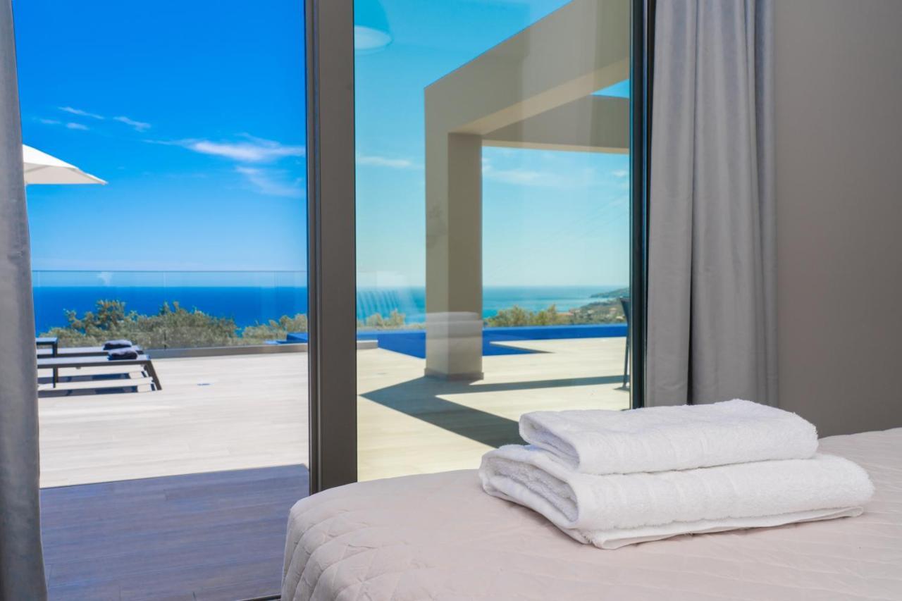 Villa Shades Of Blue ตราเปซากิ ภายนอก รูปภาพ