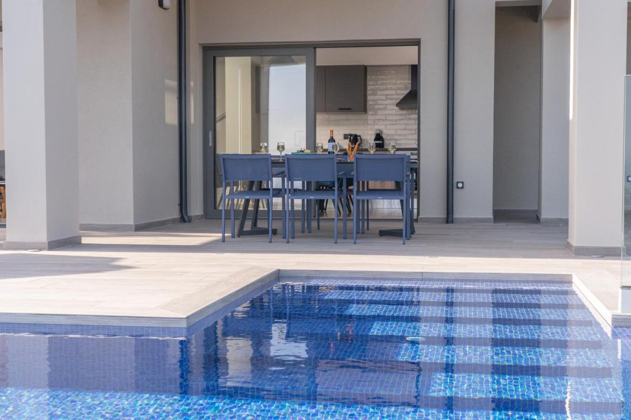 Villa Shades Of Blue ตราเปซากิ ภายนอก รูปภาพ