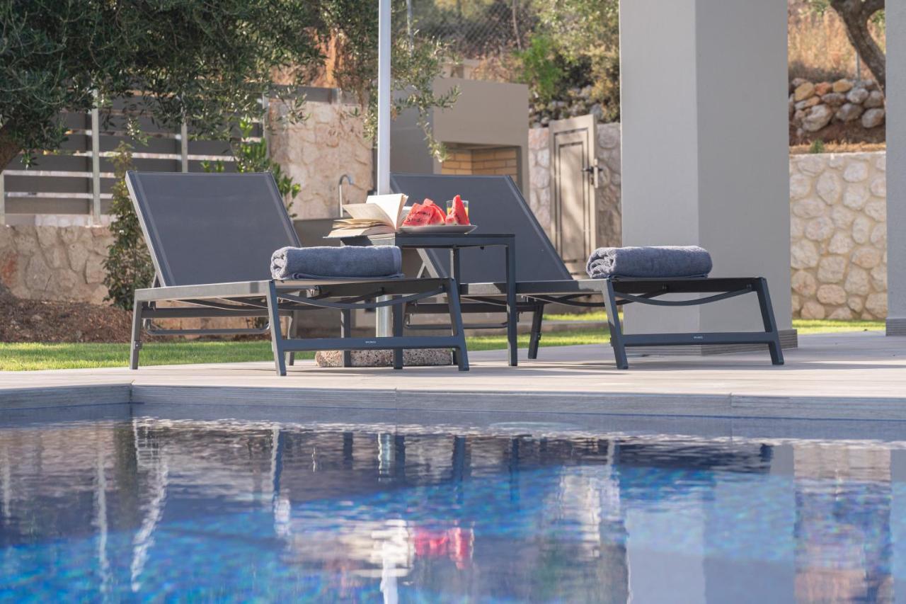 Villa Shades Of Blue ตราเปซากิ ภายนอก รูปภาพ