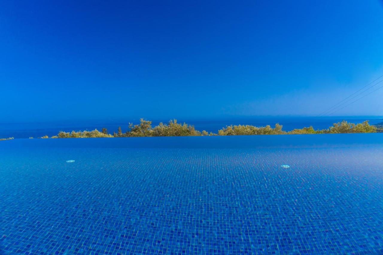 Villa Shades Of Blue ตราเปซากิ ภายนอก รูปภาพ