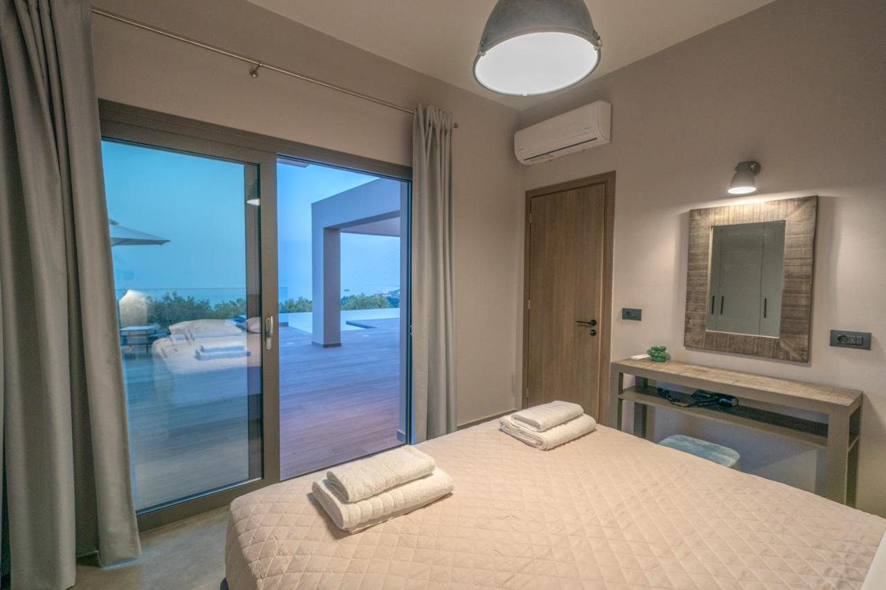 Villa Shades Of Blue ตราเปซากิ ภายนอก รูปภาพ